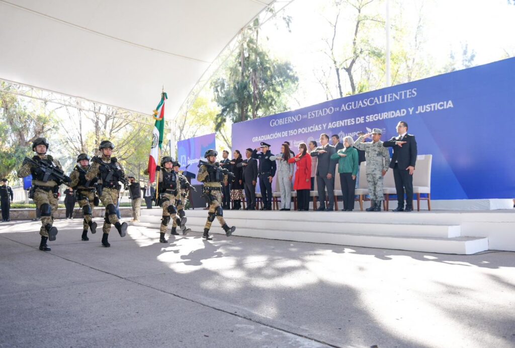 Tere Jiménez encabeza la graduación de 150 nuevos policías